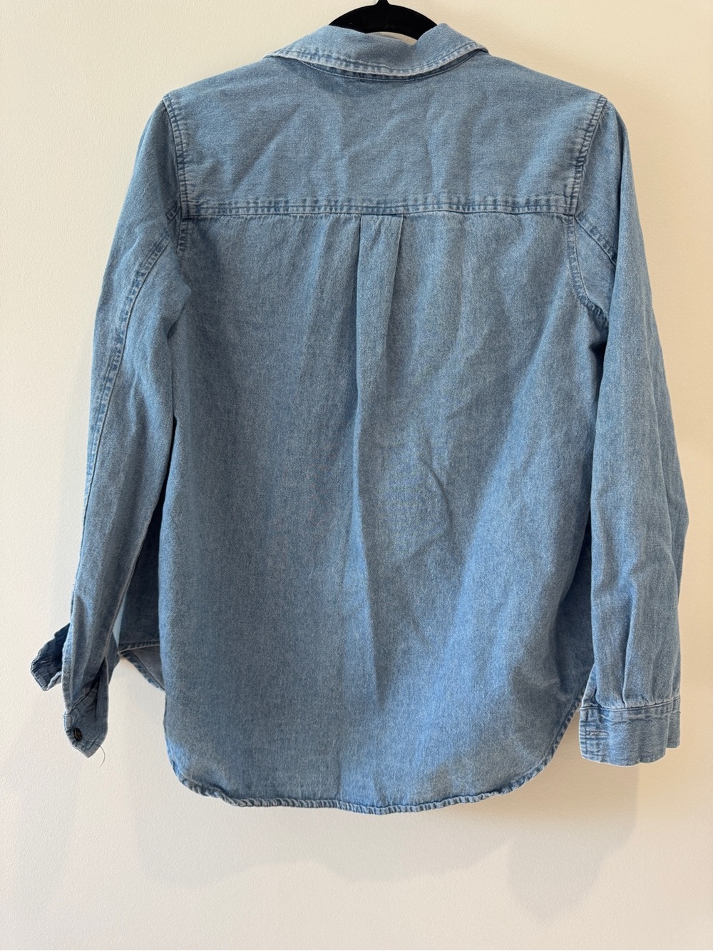 Forever 21 Denim Blue Button Down Size Medium - Picture 4 of 4